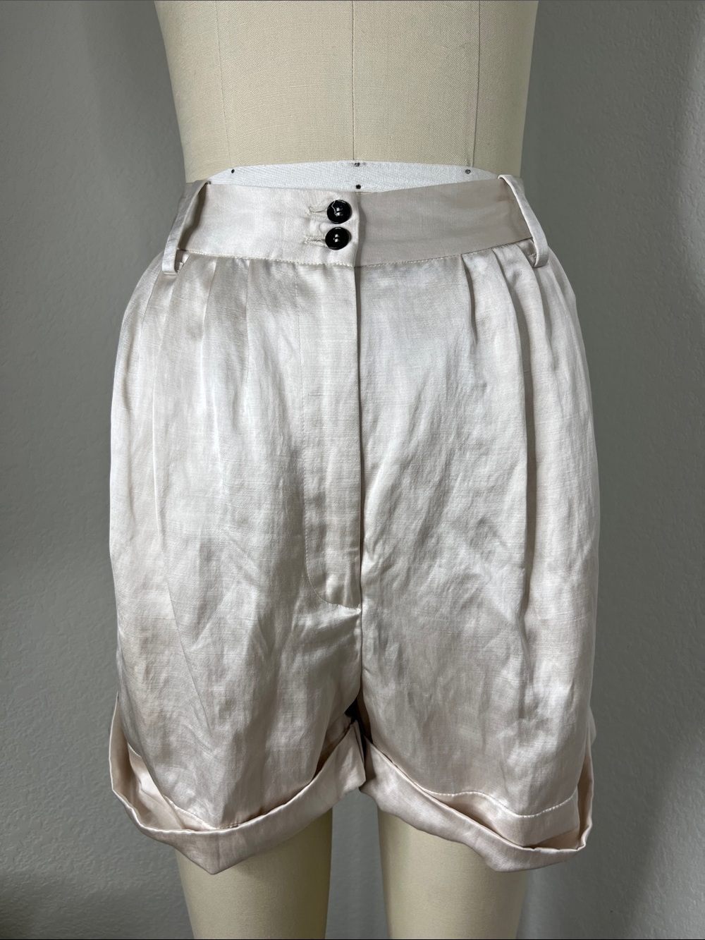Giada Forte Silk Linen Cream Rolled Hem Shorts